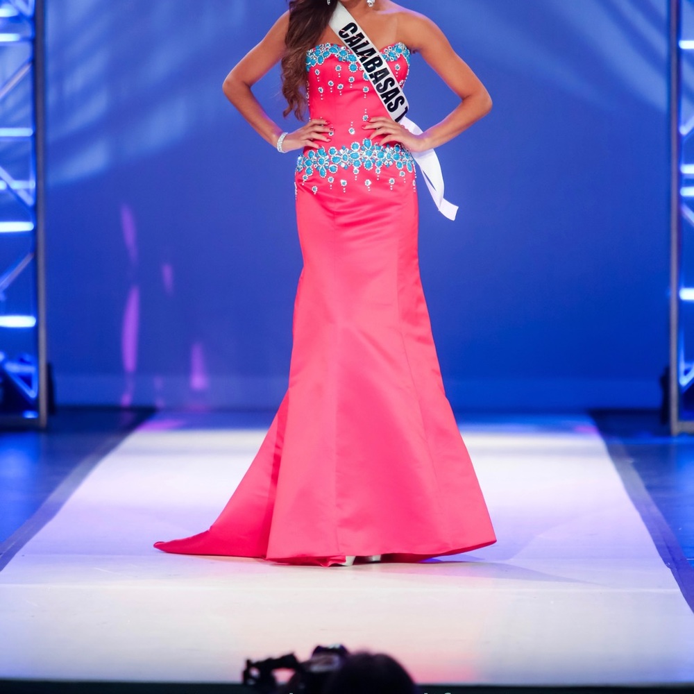 GORGEOUS ASHLEY LAUREN EMBELLISHED EVENING GOWN